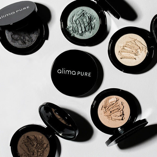 Bold Eyes & Graphic Eyeliner Makeup Trend 2026